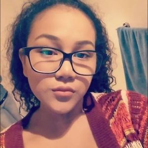 Meet your Posher, Devany